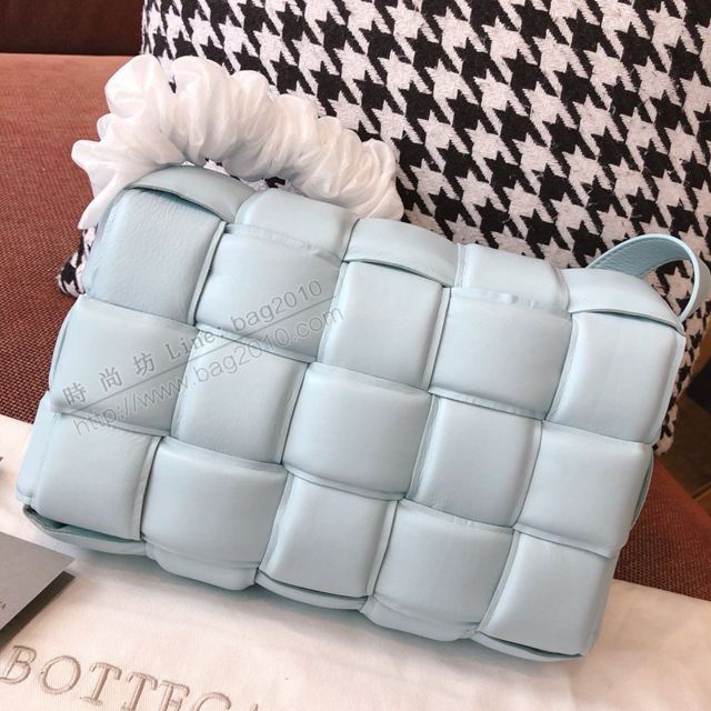 Bottega Veneta女包 寶緹嘉19新款 CASSETTE枕頭包 編織斜跨女包 原單胎牛皮 BV單肩女包 冰川藍  gxz1085